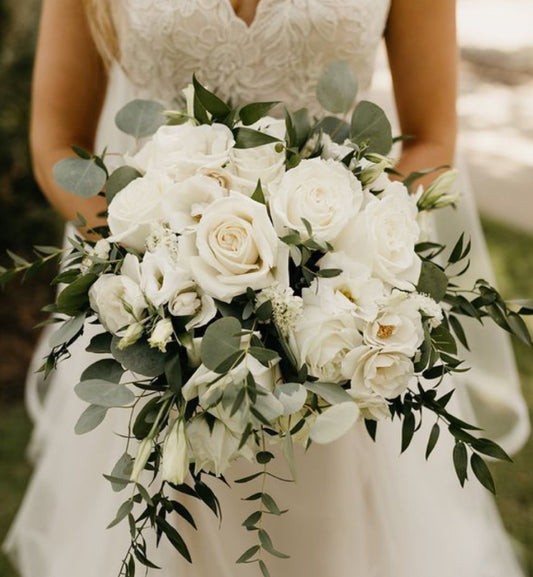 Medium White Bridal Bouquet (delivery included).