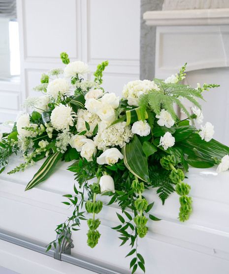 Coffin cascade white flowers