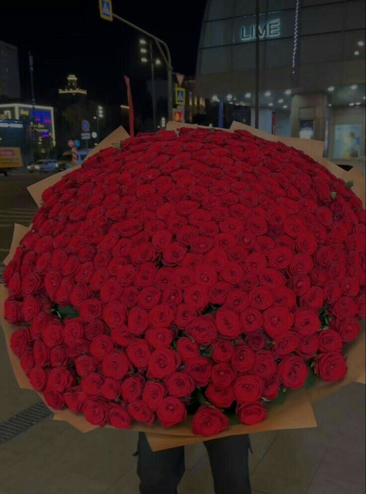 1000 roses giant bouquet