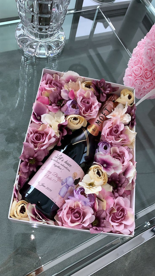 Flat box of flowers and Chandon Brut / Rose