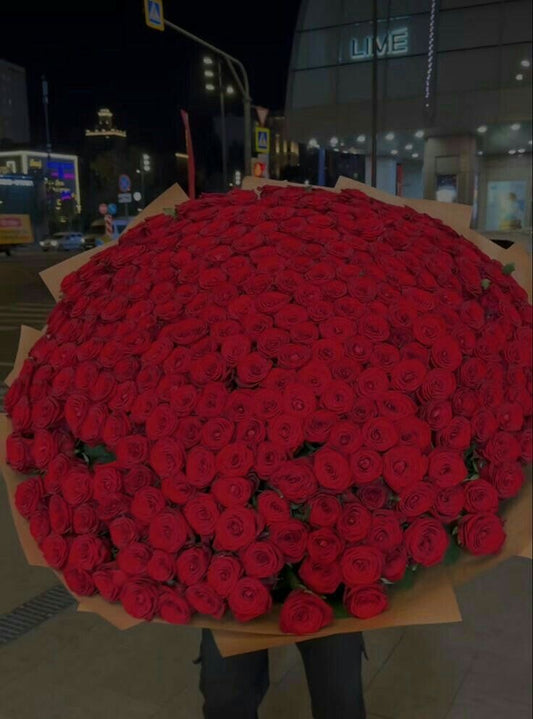 1000 roses giant bouquet