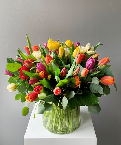 Tulips Bouquet Available in multiples colors .